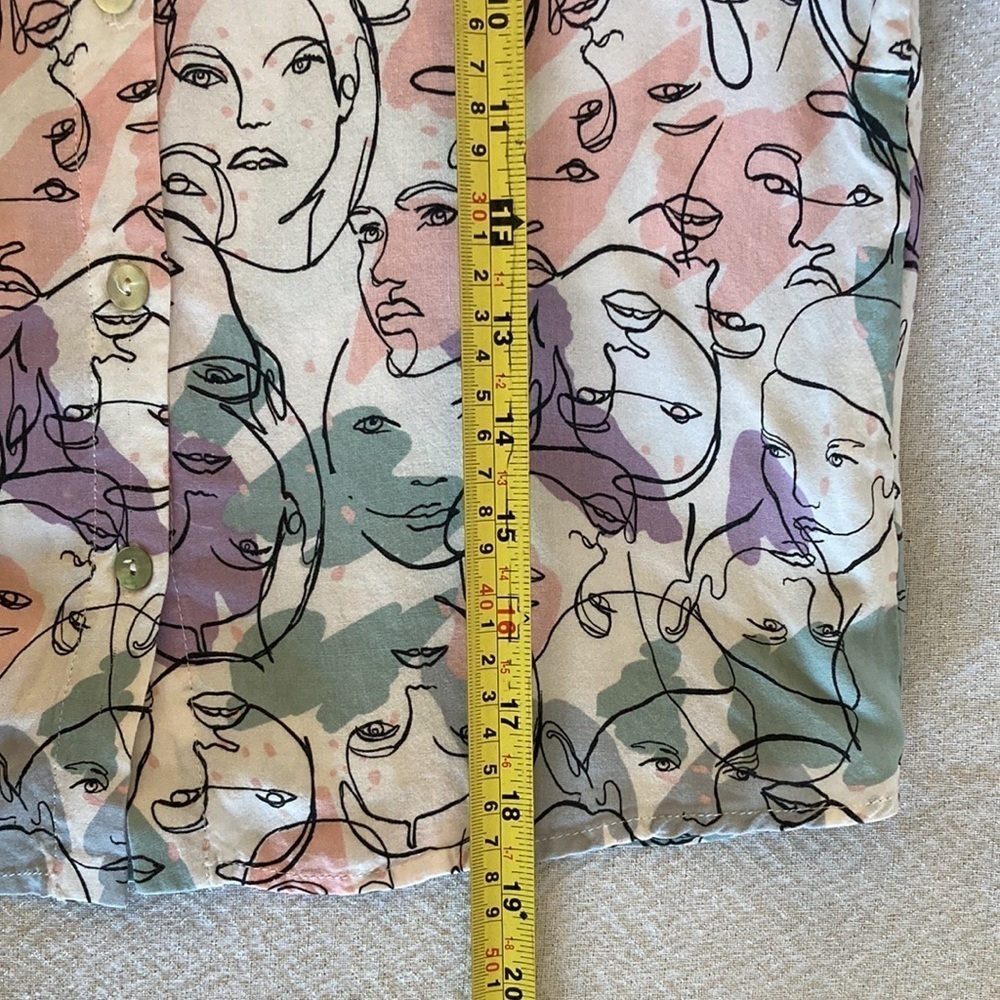 Pull&Bear Faces print White Pink Purple Short sleeve shirt Button Down size XS - Picture 10 of 11
